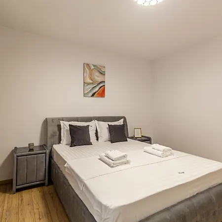 Luxury Collection Aparthotel In Brasov شقة فندقية 4*